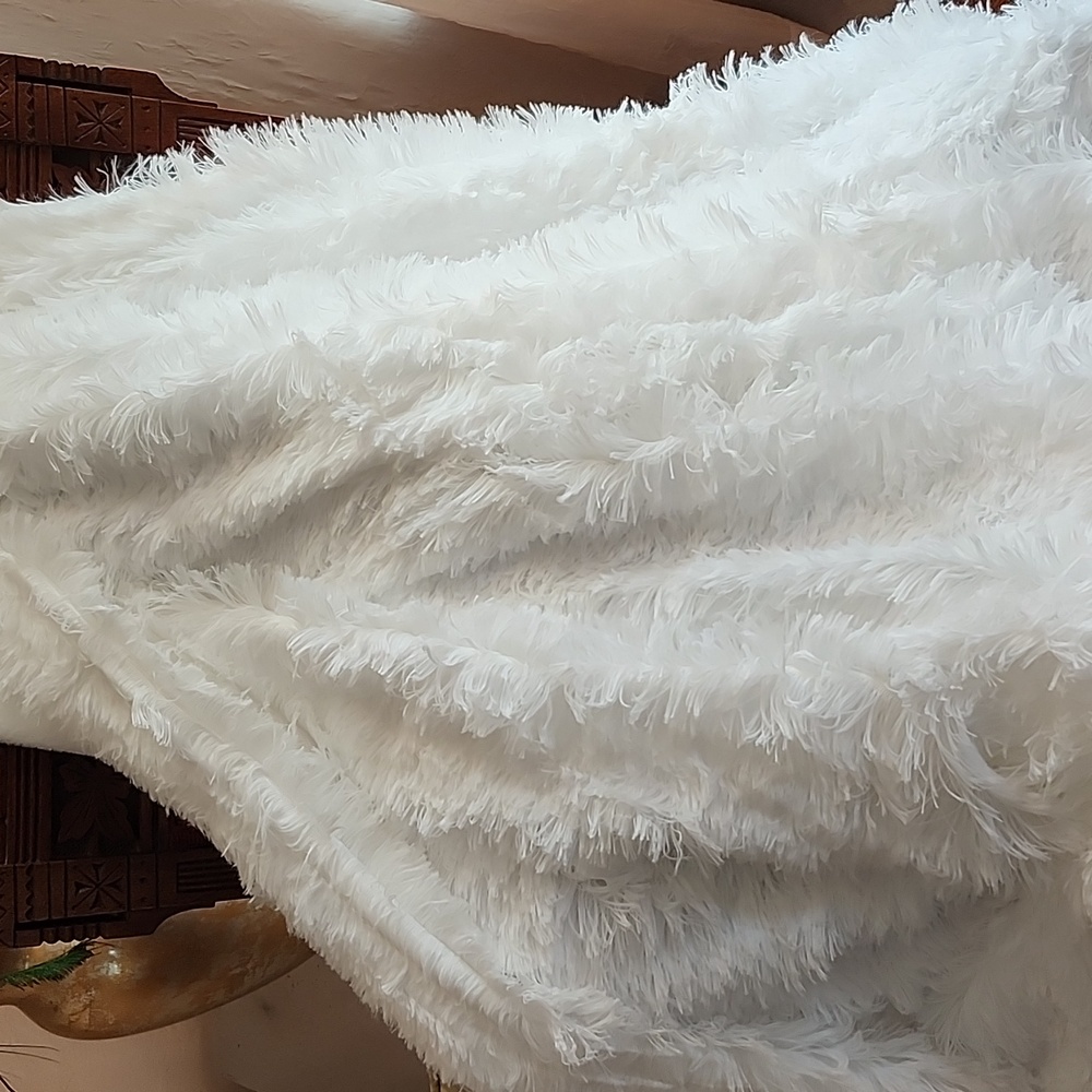 White Eyelash Throw Blanket